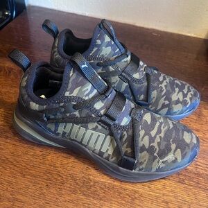 Puma boys Kids Sneakers size 5 - Black Gray Camouflage slip on shoes